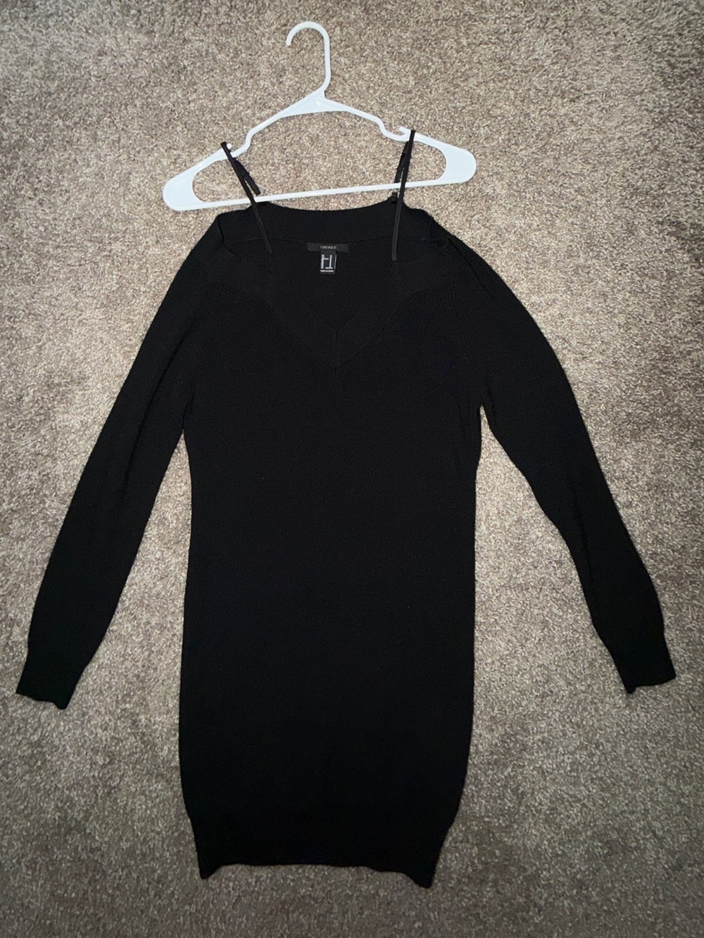 Forever 21 Black V-Neck Long Sleeve Sweater Dress